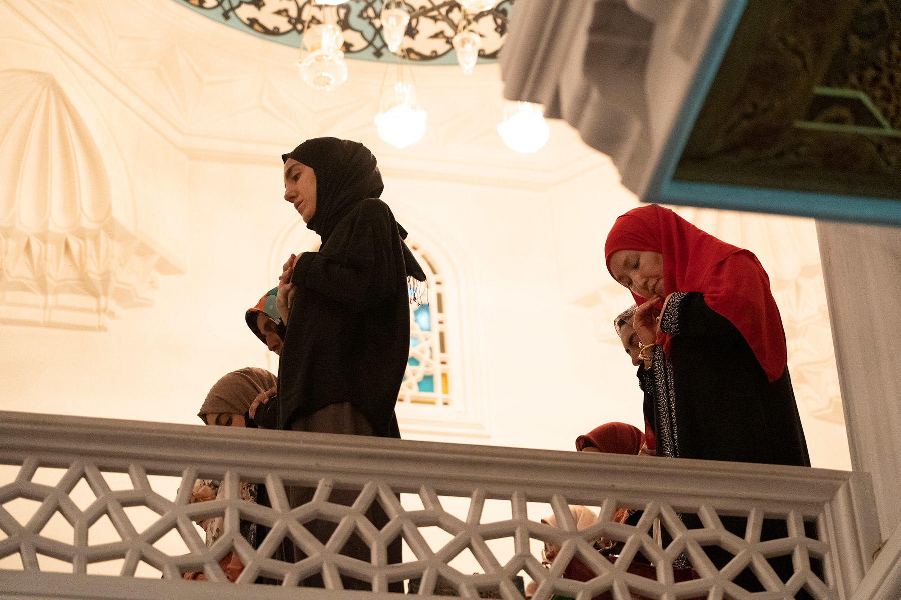 女性はモスクの3階部分で礼拝を行なう