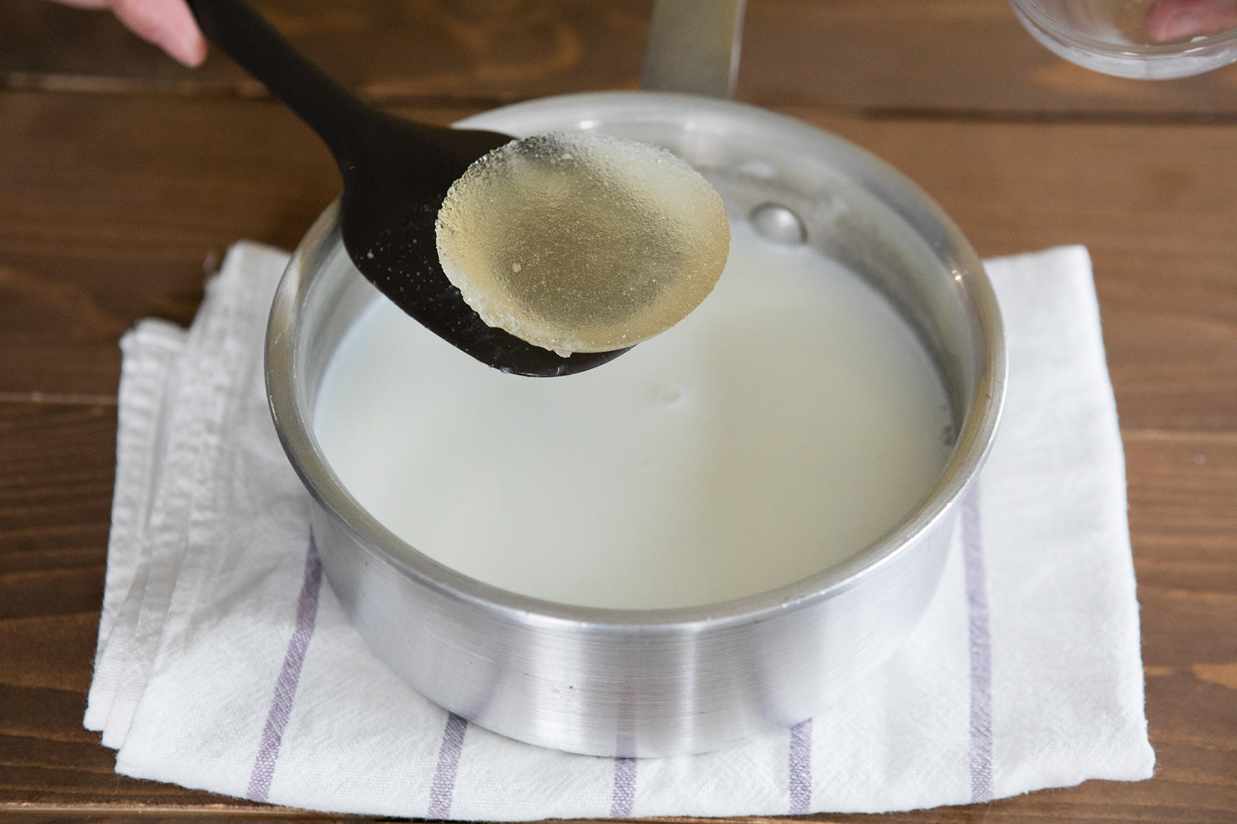 ゼラチンを溶かす