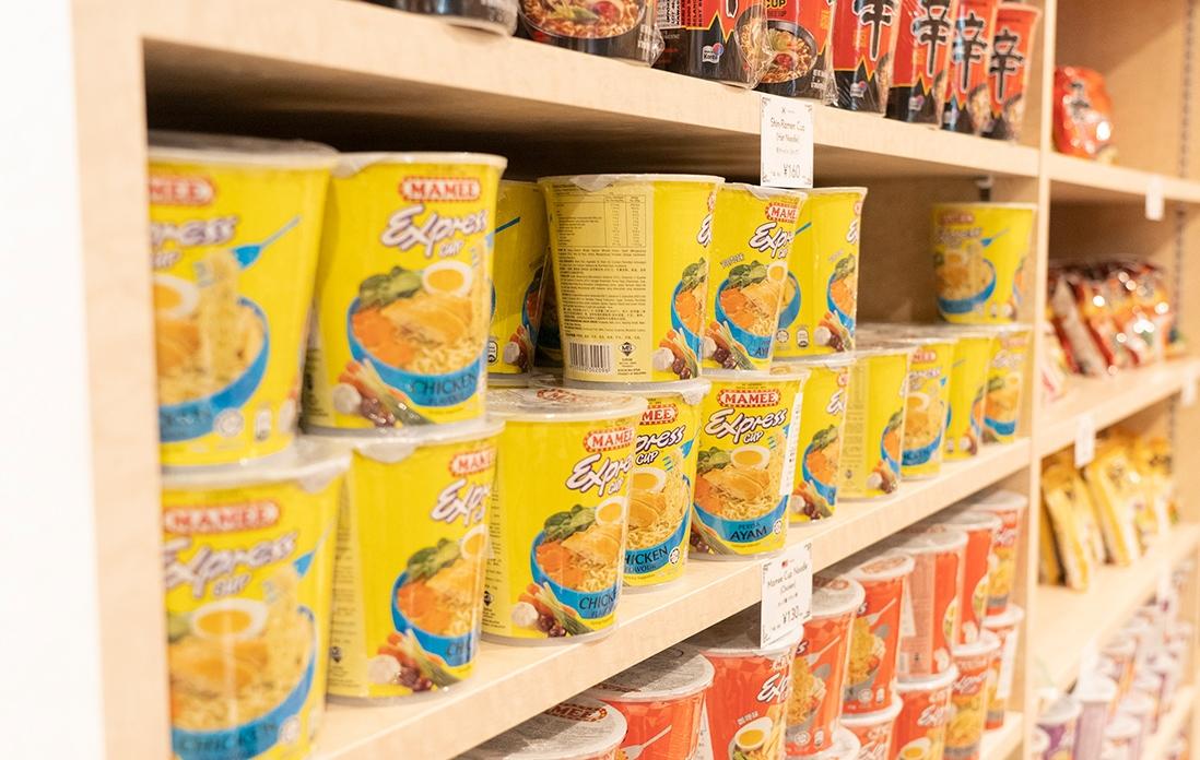 インドネシア製のカップラーメン