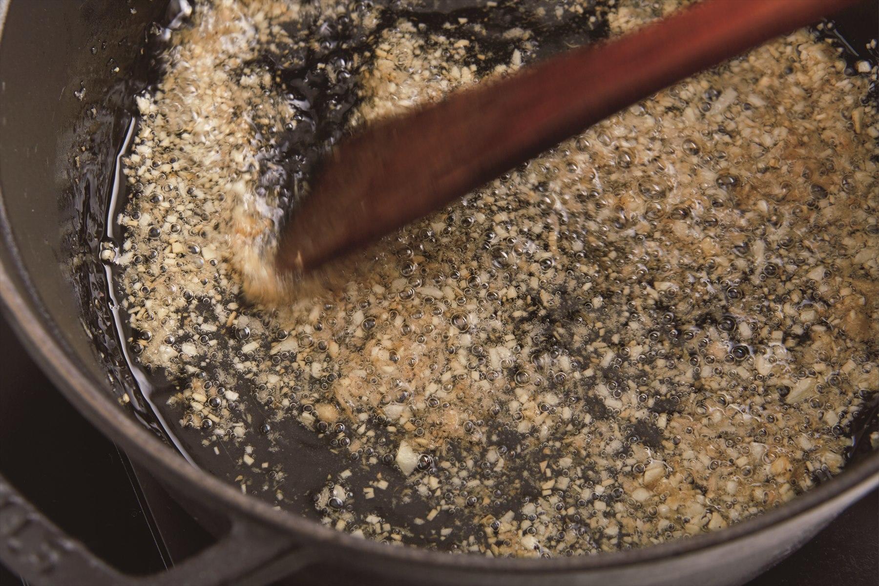 水分がなくなってくると同時に、 にんにくと生姜の香ばしい匂いがプ~ン。