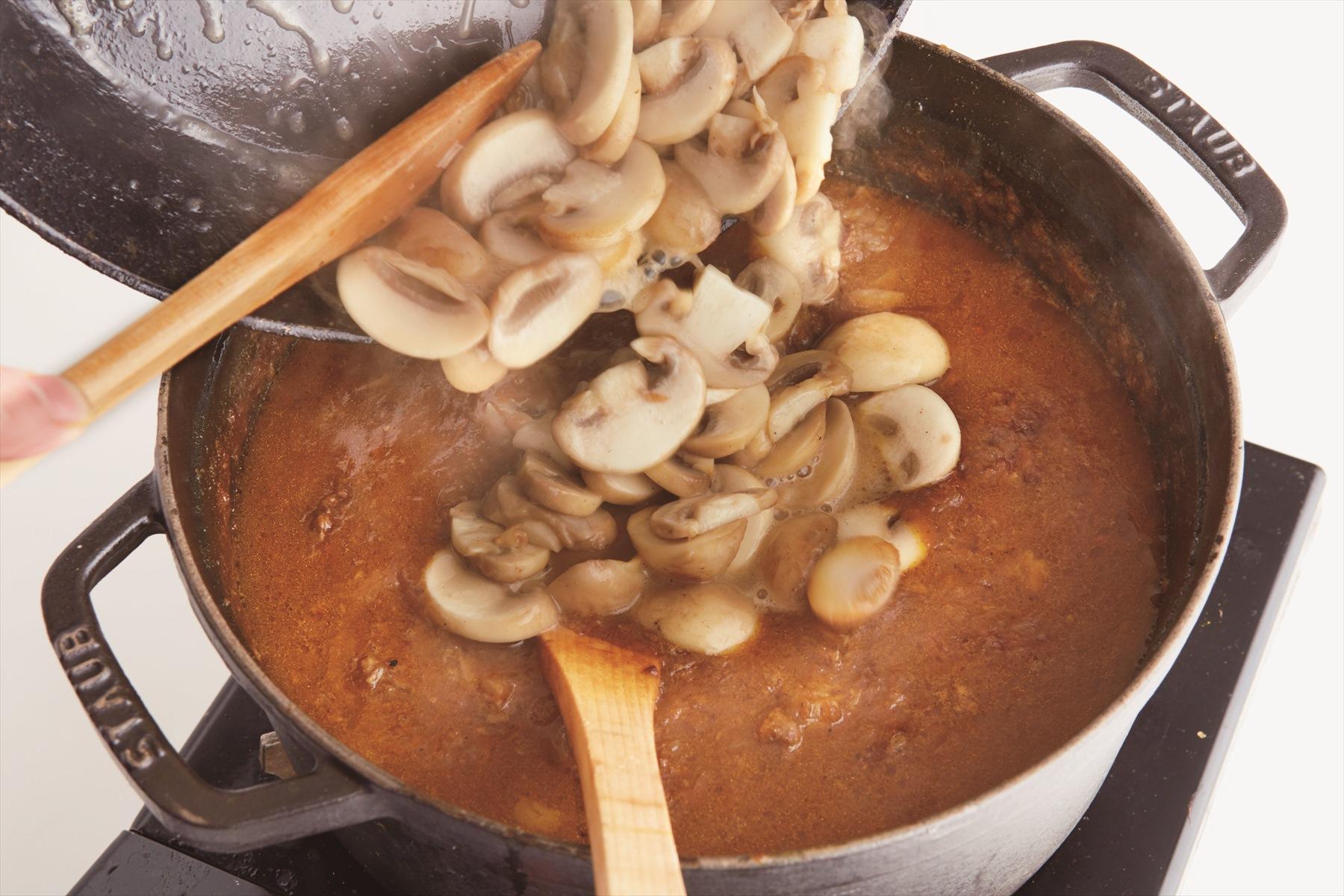 マッシュルームはごく軽く炒めて、心地よい歯ざわりを残す。