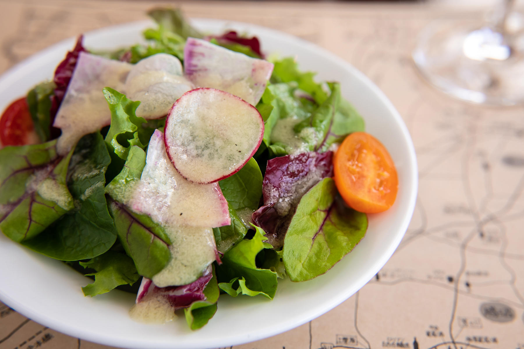 南アルプスのベビーリーフを使ったサラダ