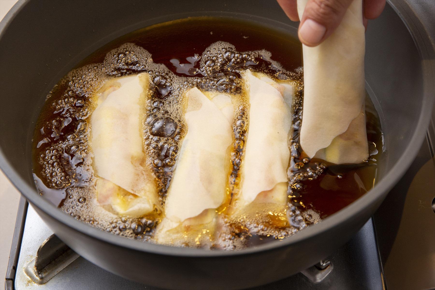 春巻きを入れる