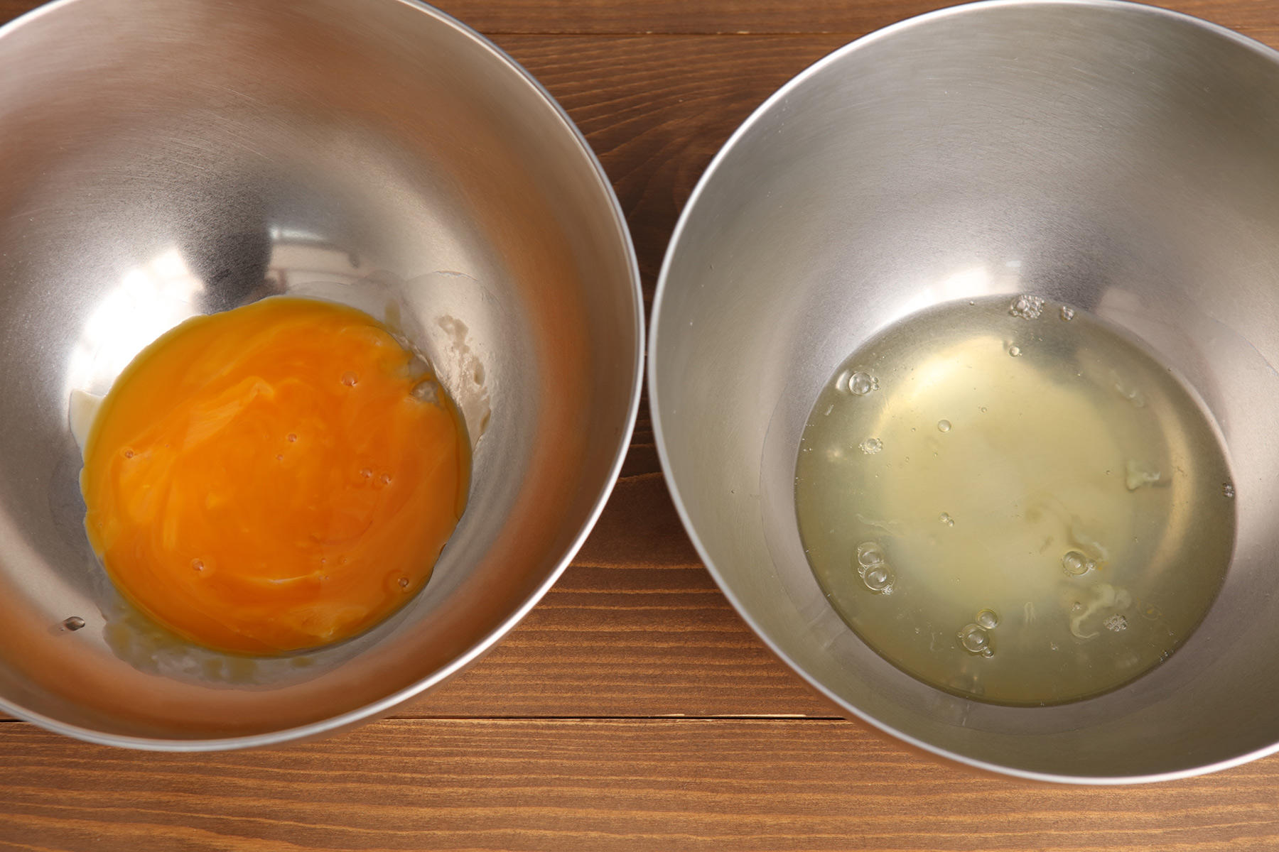 卵黄と卵白に分ける