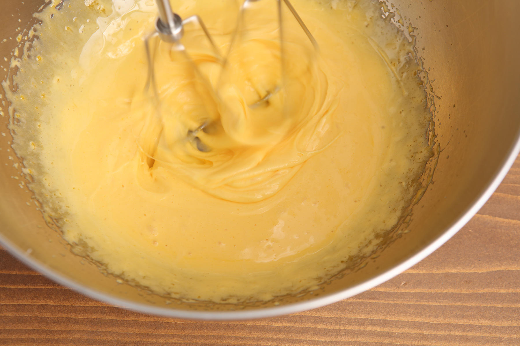 卵黄と卵白に分ける