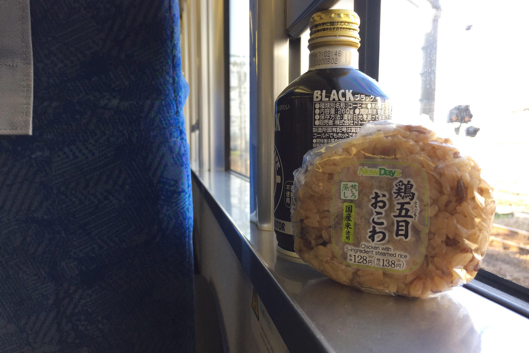 おにぎり1個とコーヒー