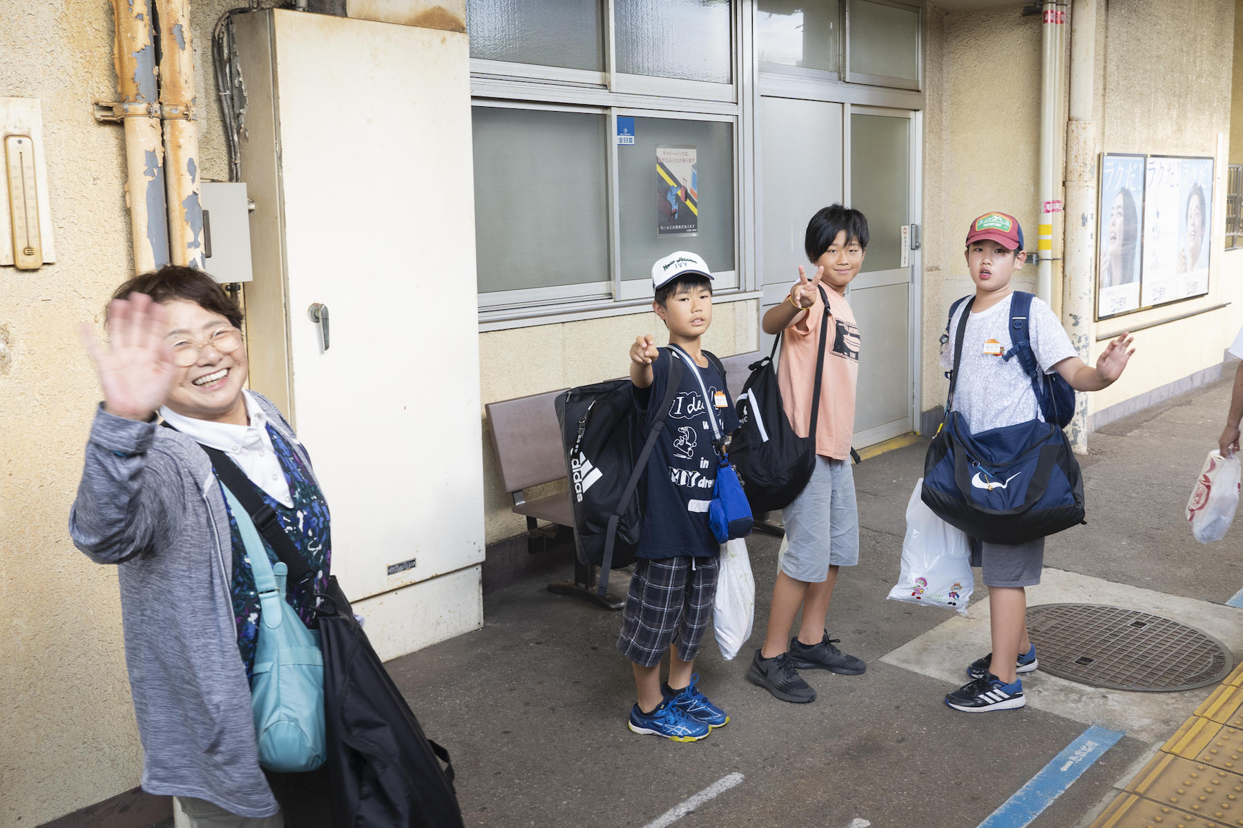 ご婦人と子供たち