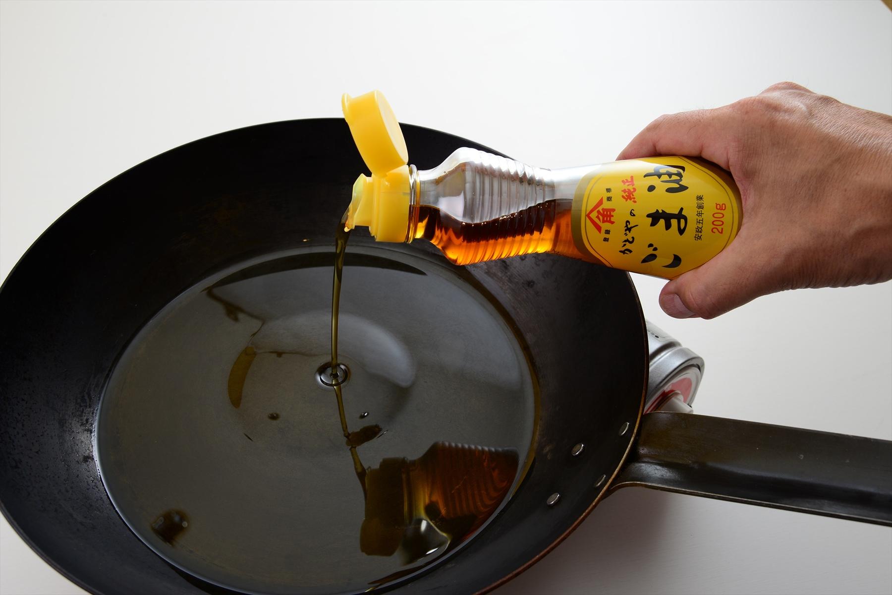 「純正ごま油」を中火で熱す