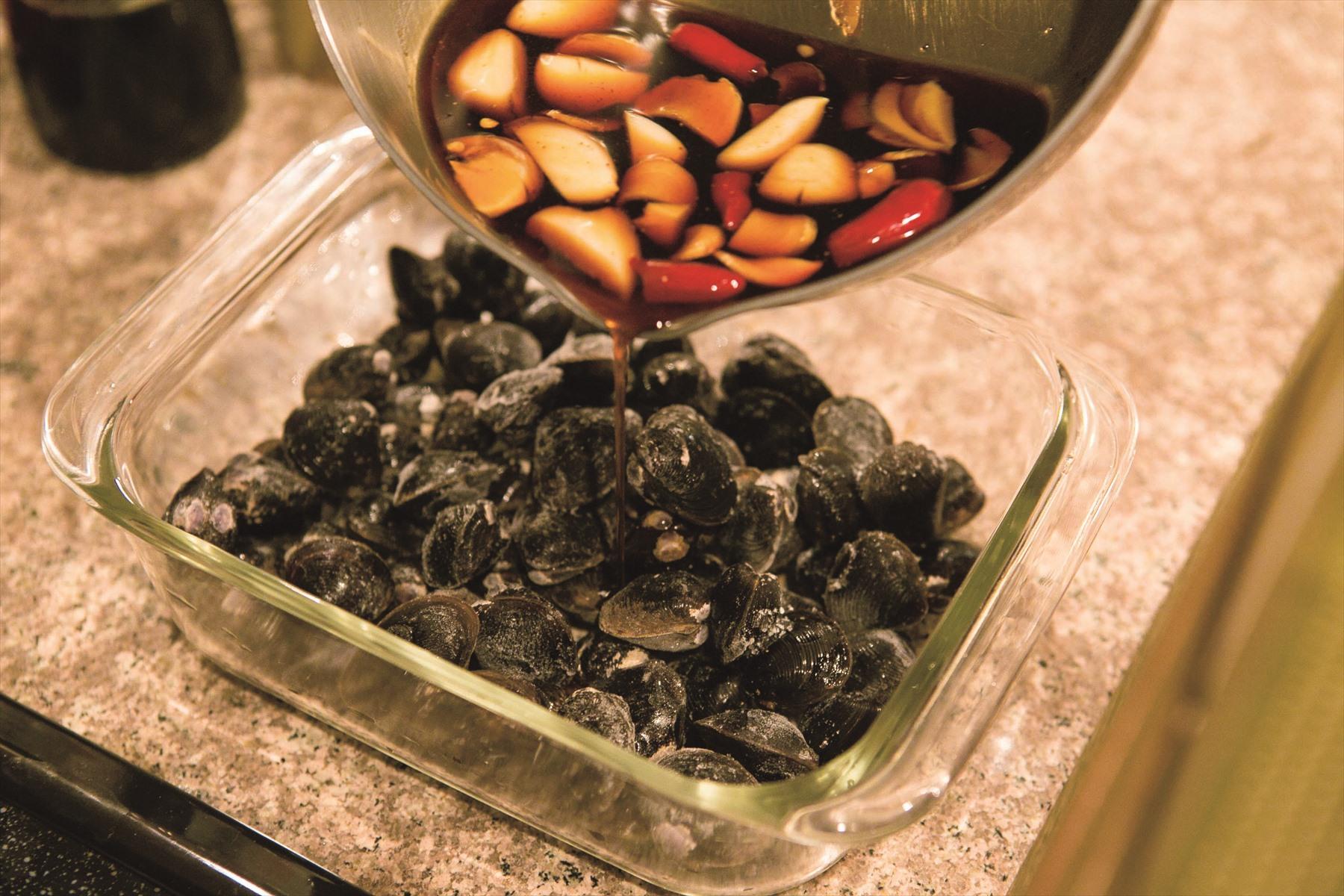 醤油漬けを仕上げる