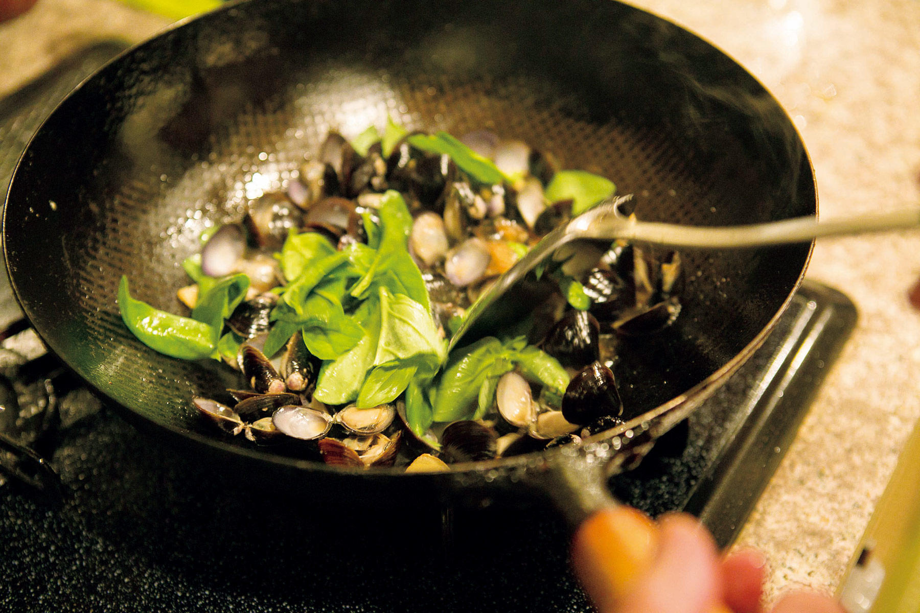 バジルを加える