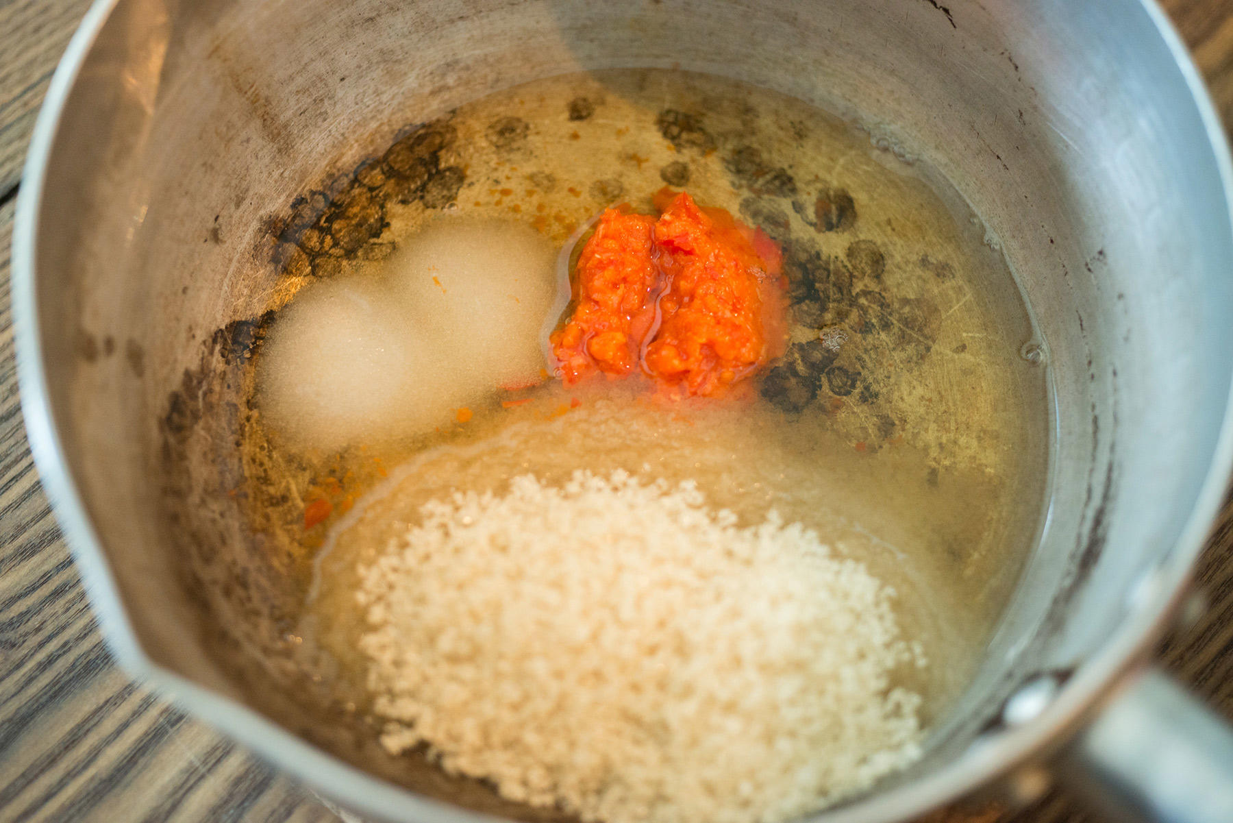 弱火で煮詰める