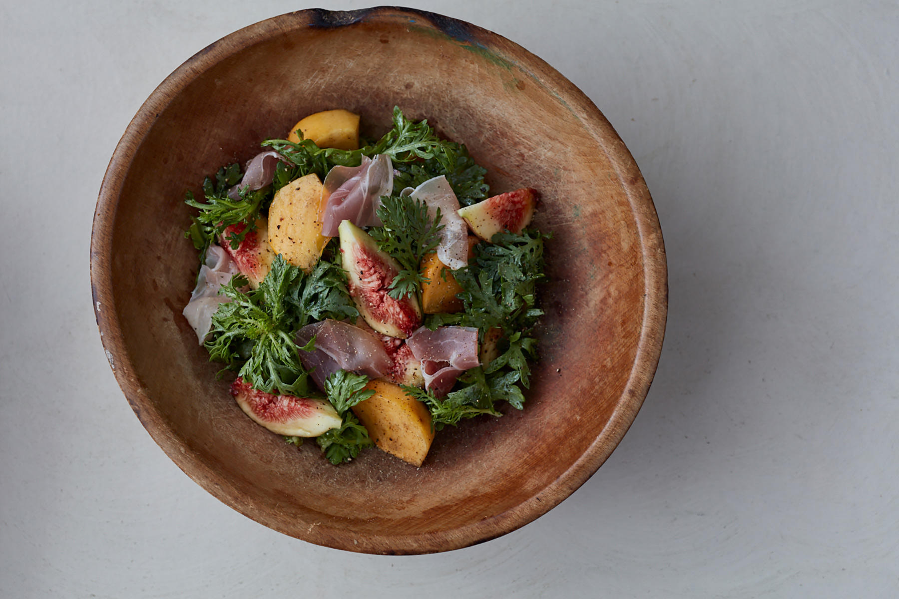 いちじく、柿、生ハムのサラダ