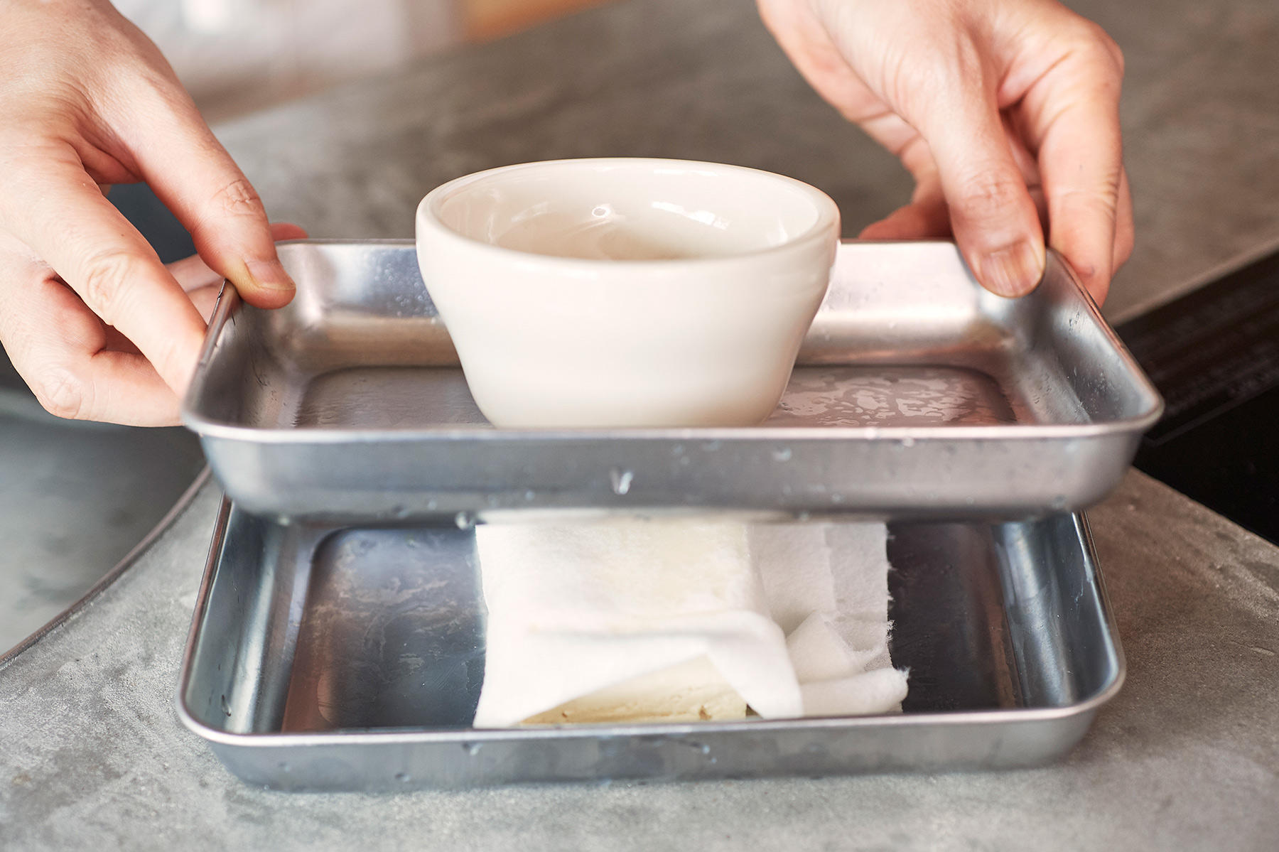 具材を下ごしらえする