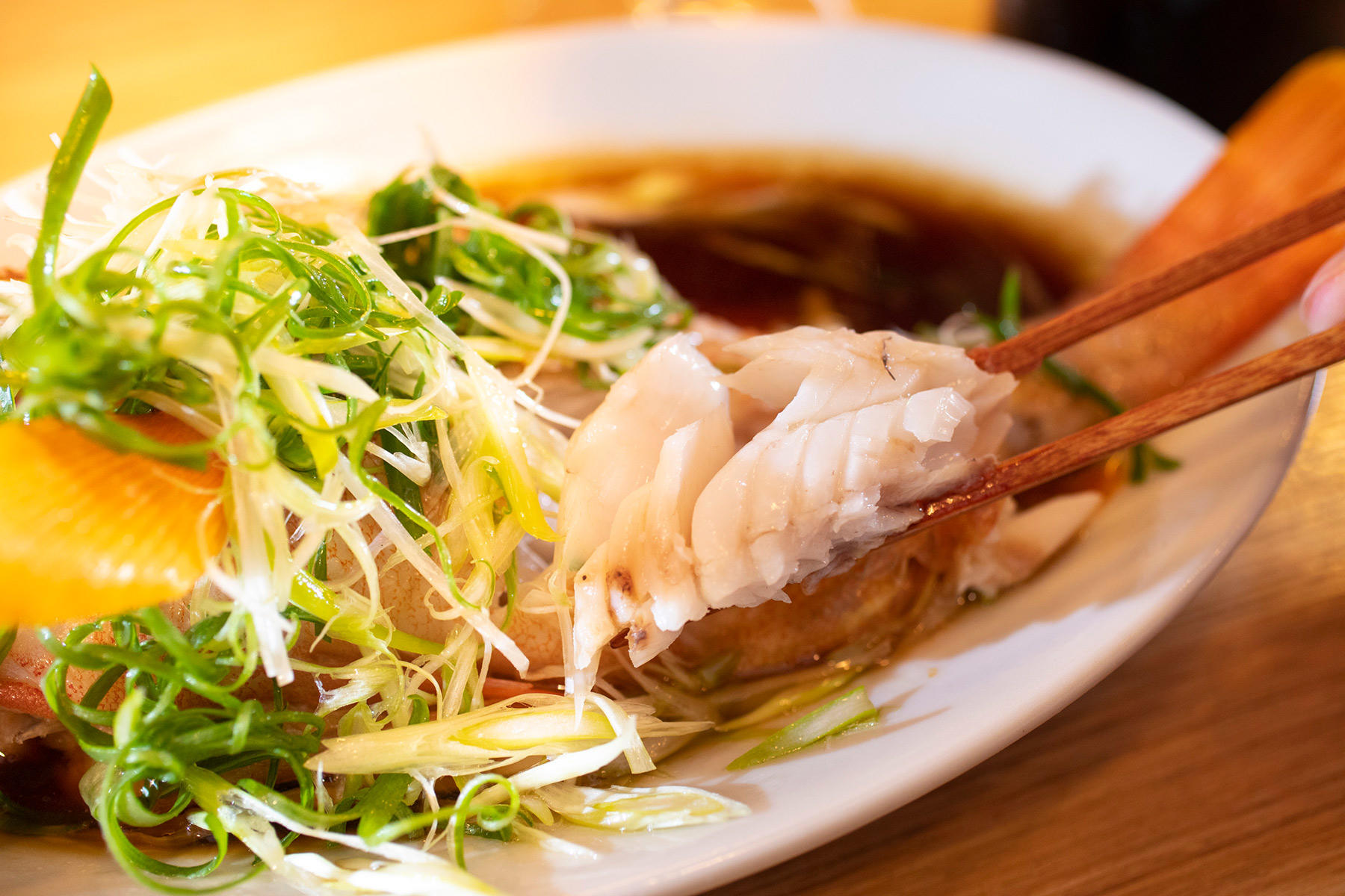 アカハタの蒸し物のチキンオイルがけ