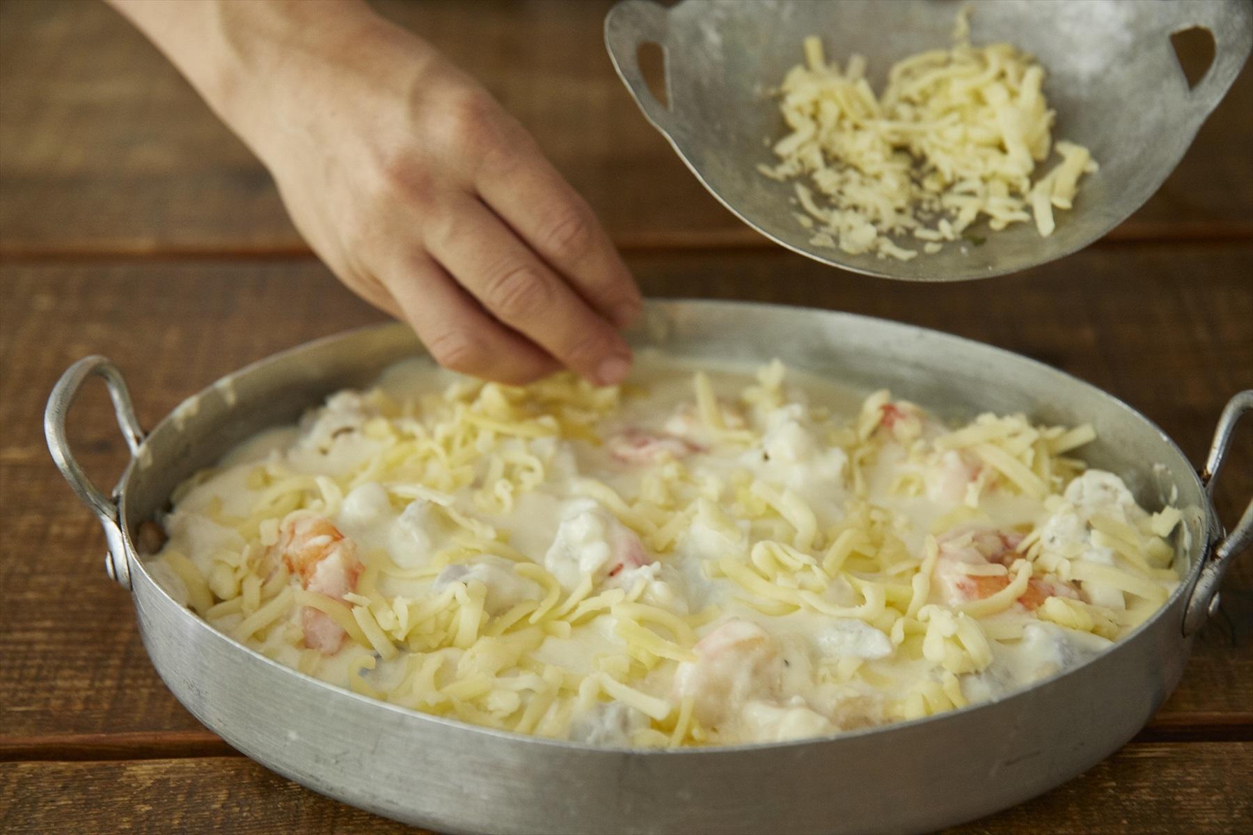 チーズを散らす