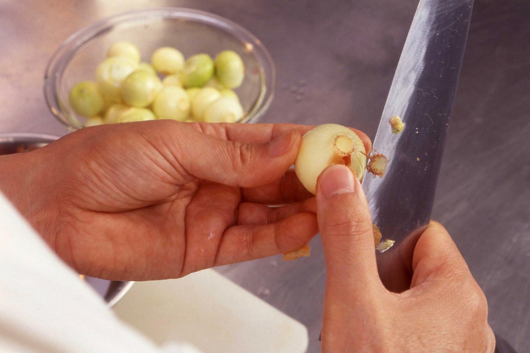 ペコロスを切る