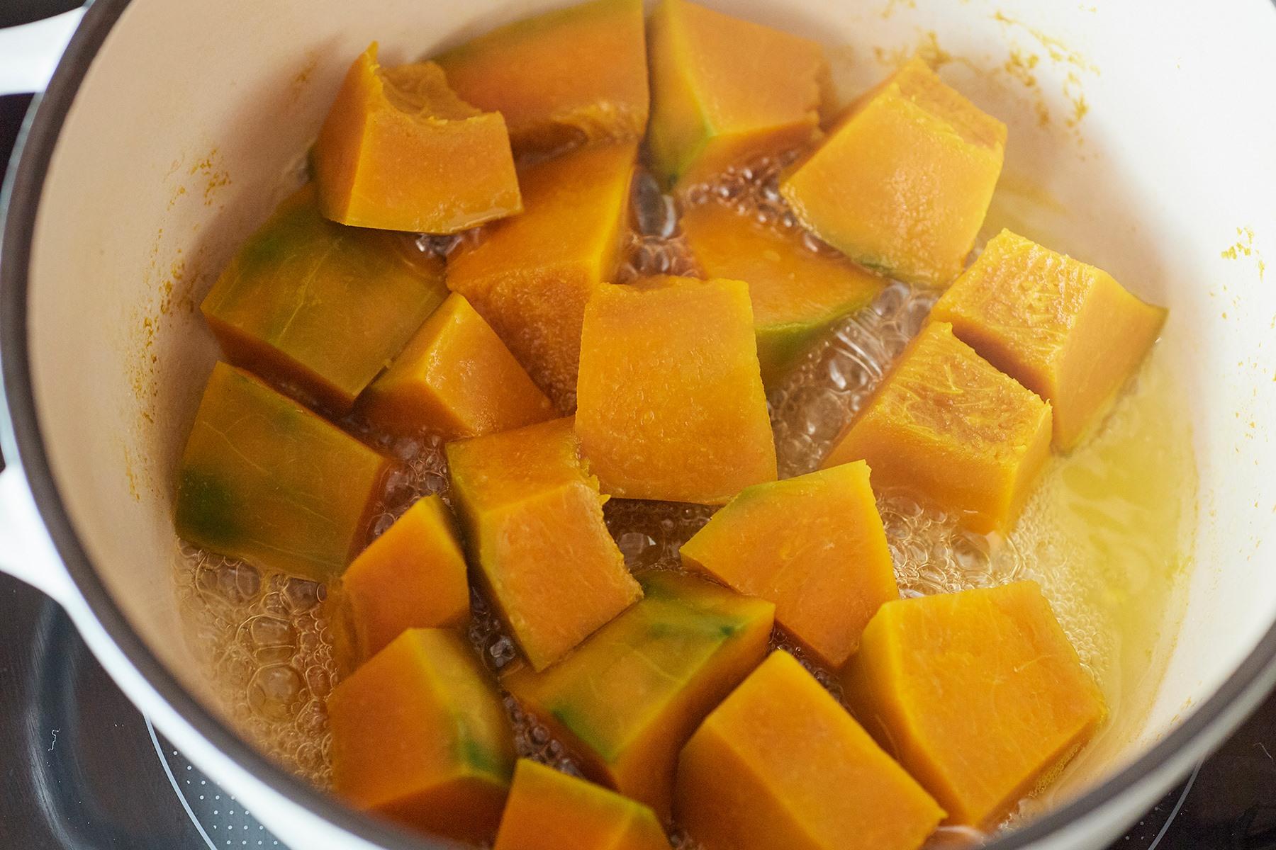 かぼちゃを煮る