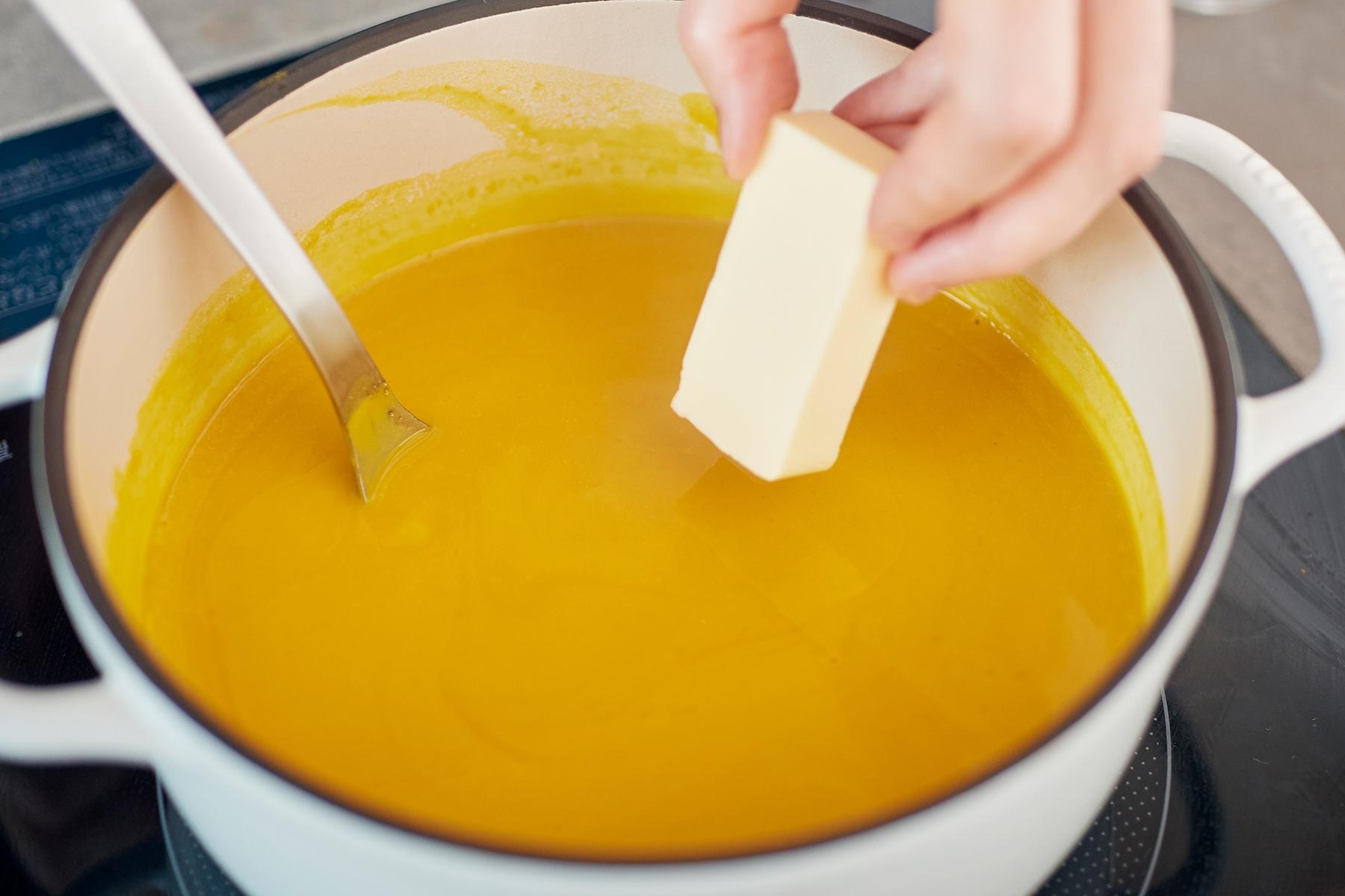バターを加える