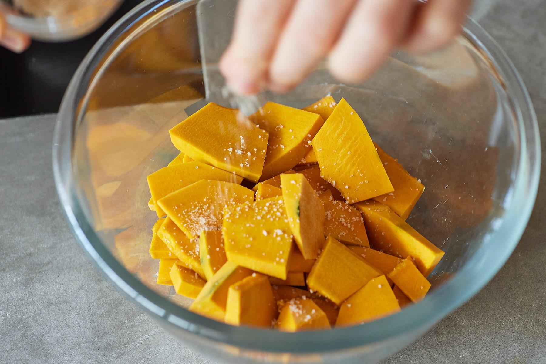 かぼちゃをレンジにかける