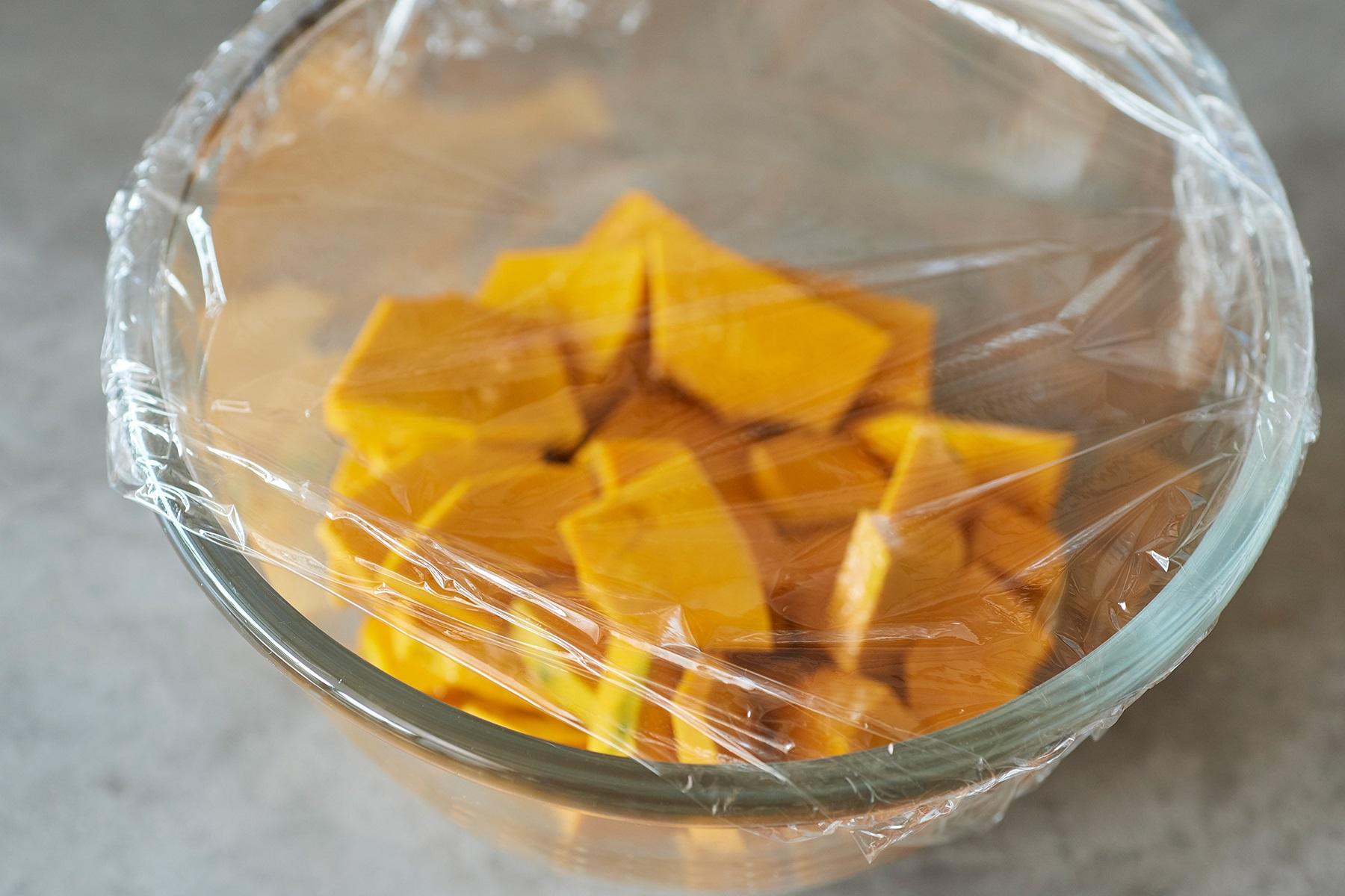 かぼちゃをレンジにかける