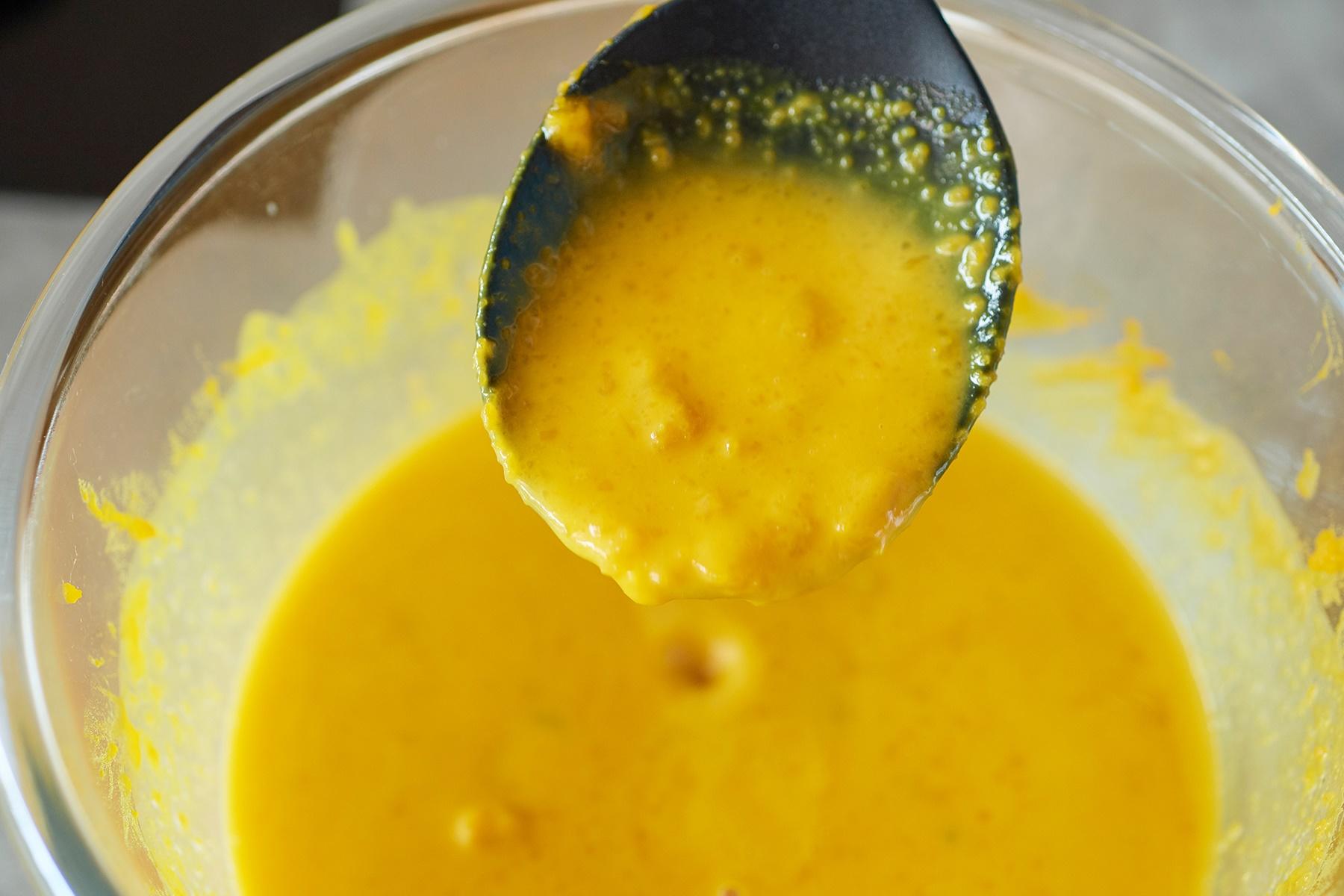 塩で味を調節する