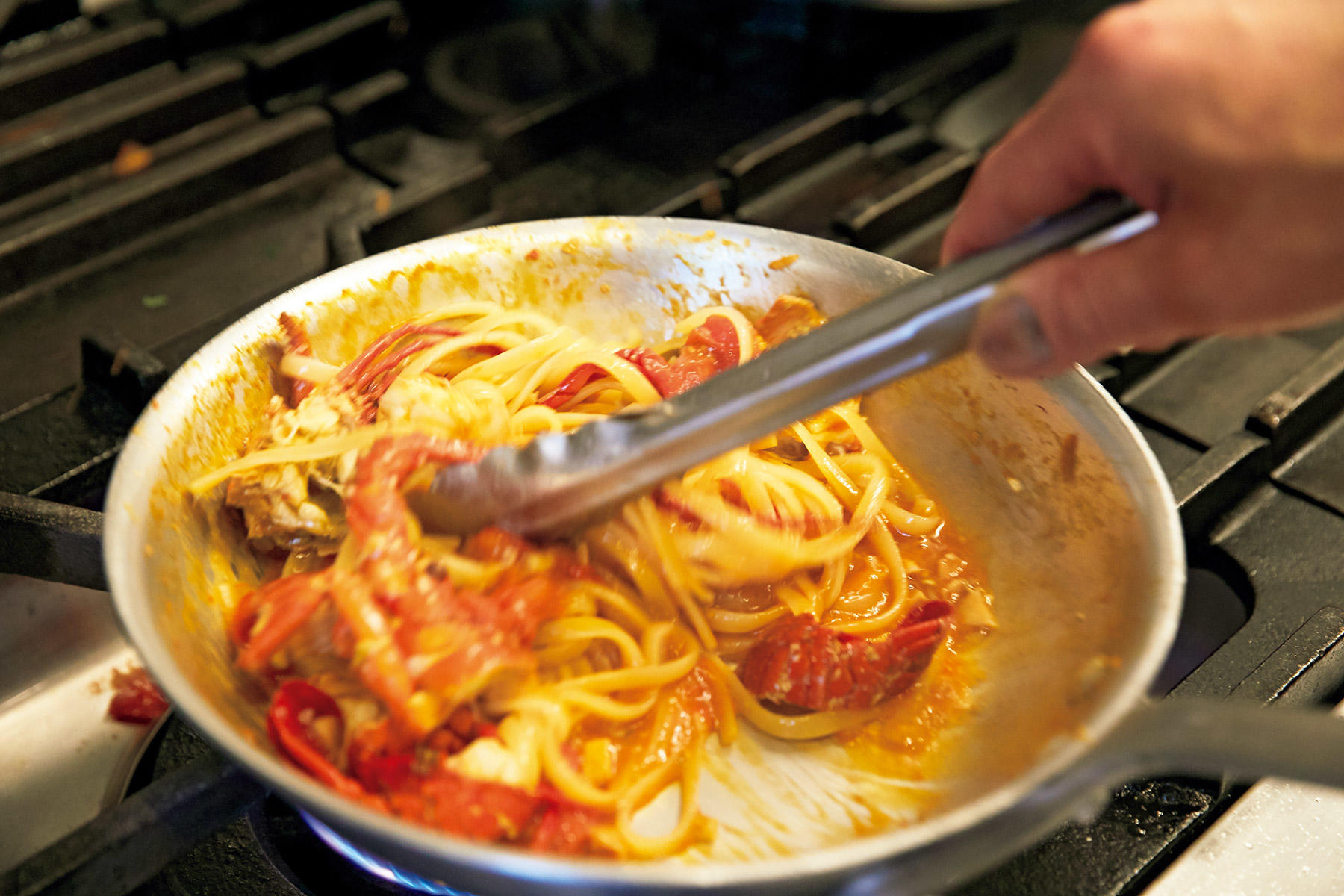 パスタをからめる