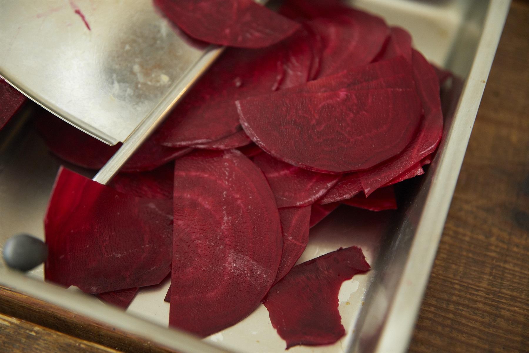 2mmの厚さにいちょう切りにする