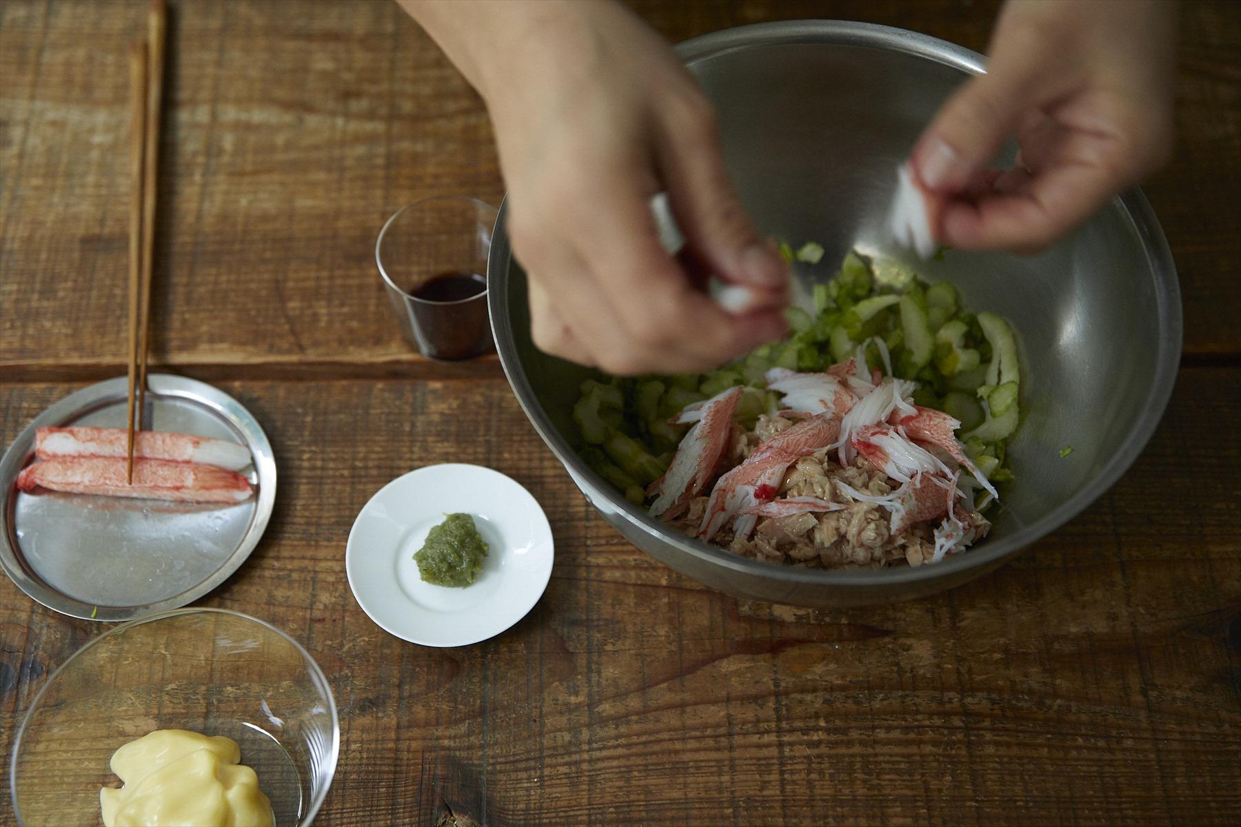 シーフードサラダをつくる