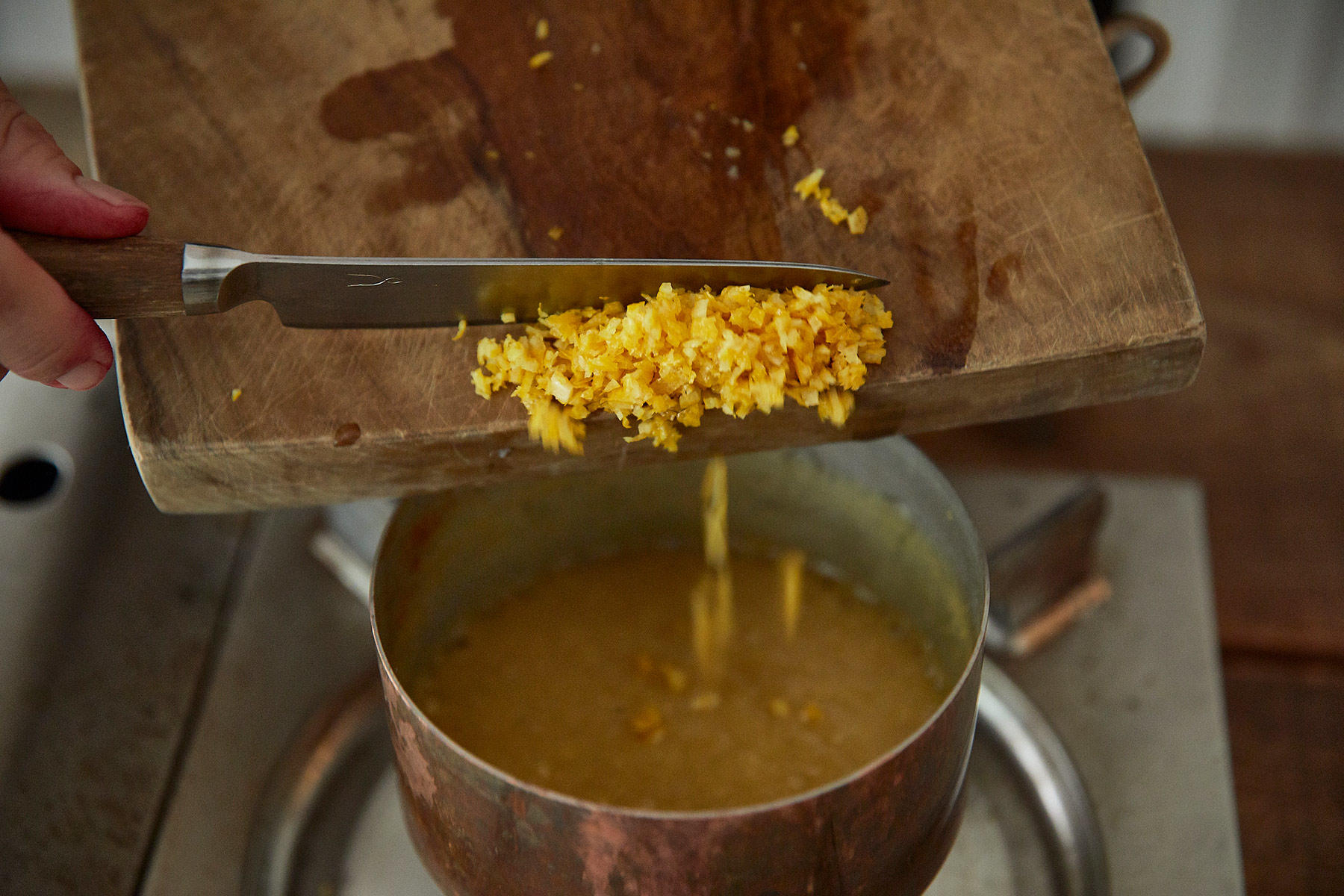 柚子味噌と鶏ひき肉を合わせる