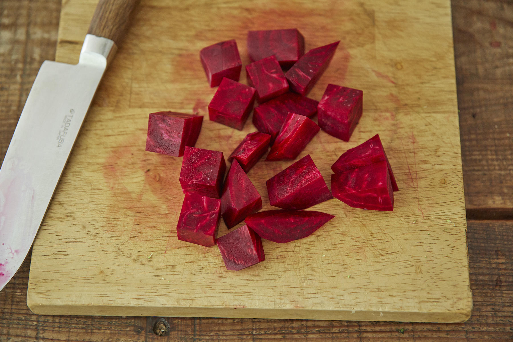 2cm角に切ったビーツ