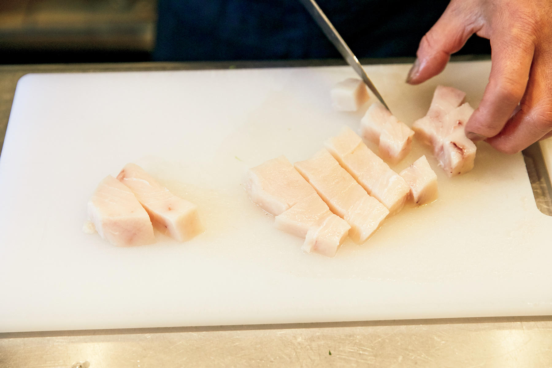 メカジキを切る