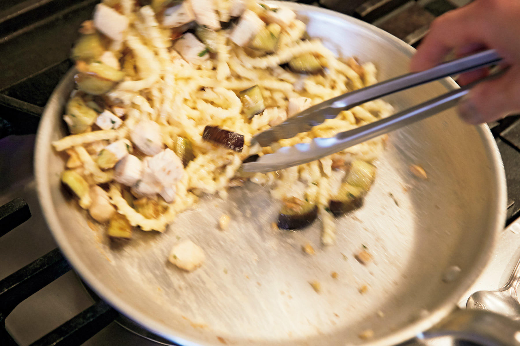 パスタをからめる