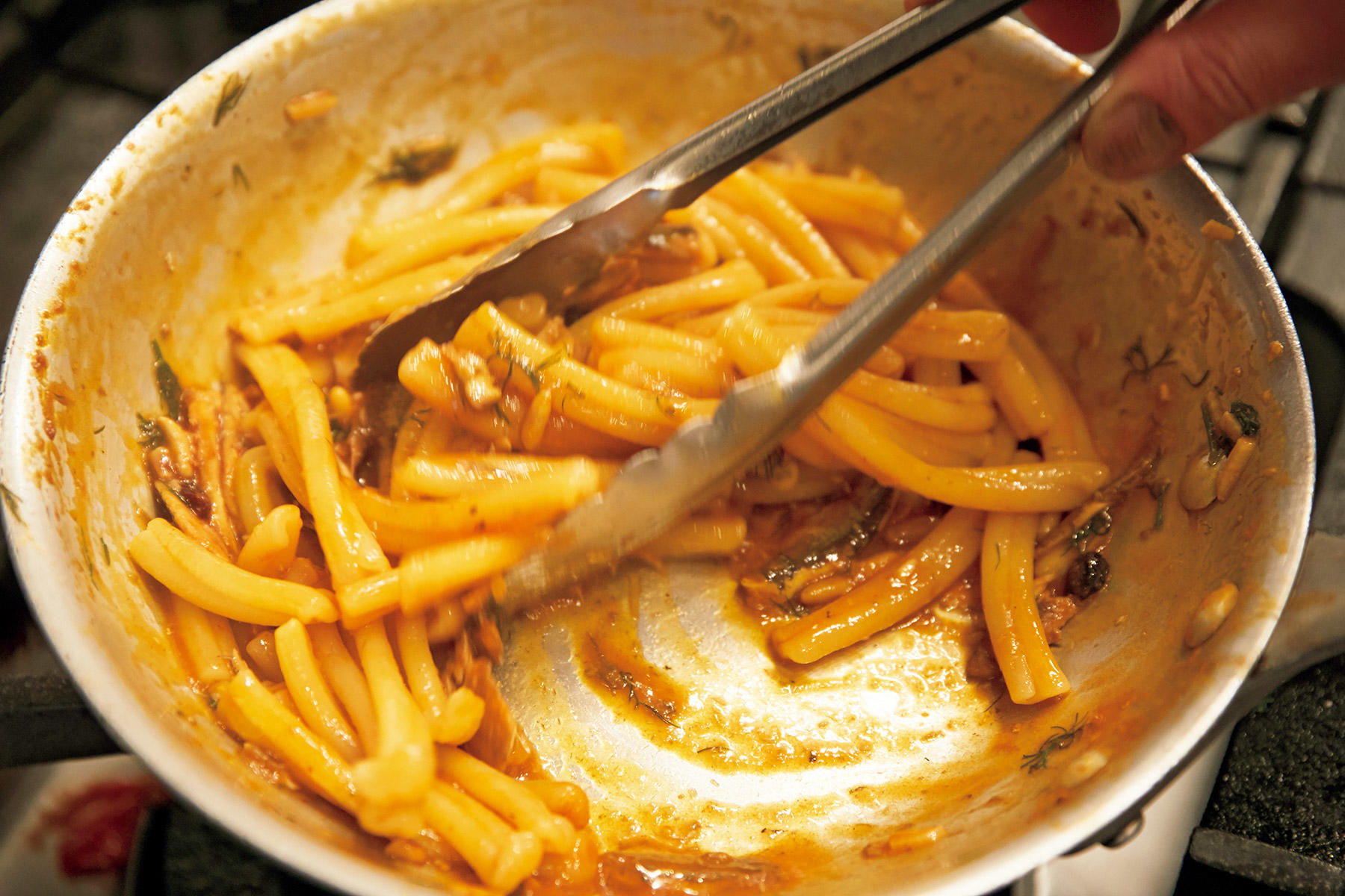 パスタをからめる