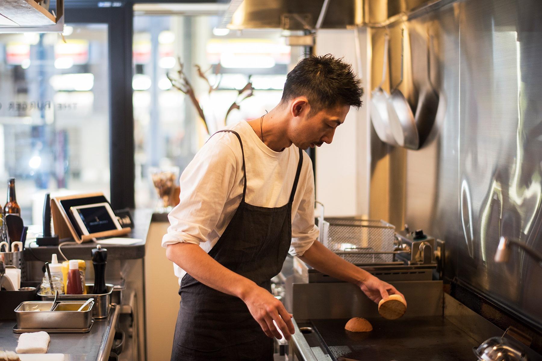 店主の曽根大五郎さん