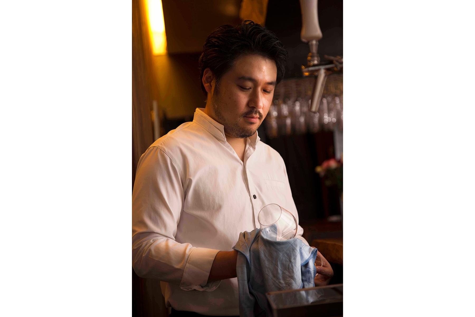 店主の友岡良介さん