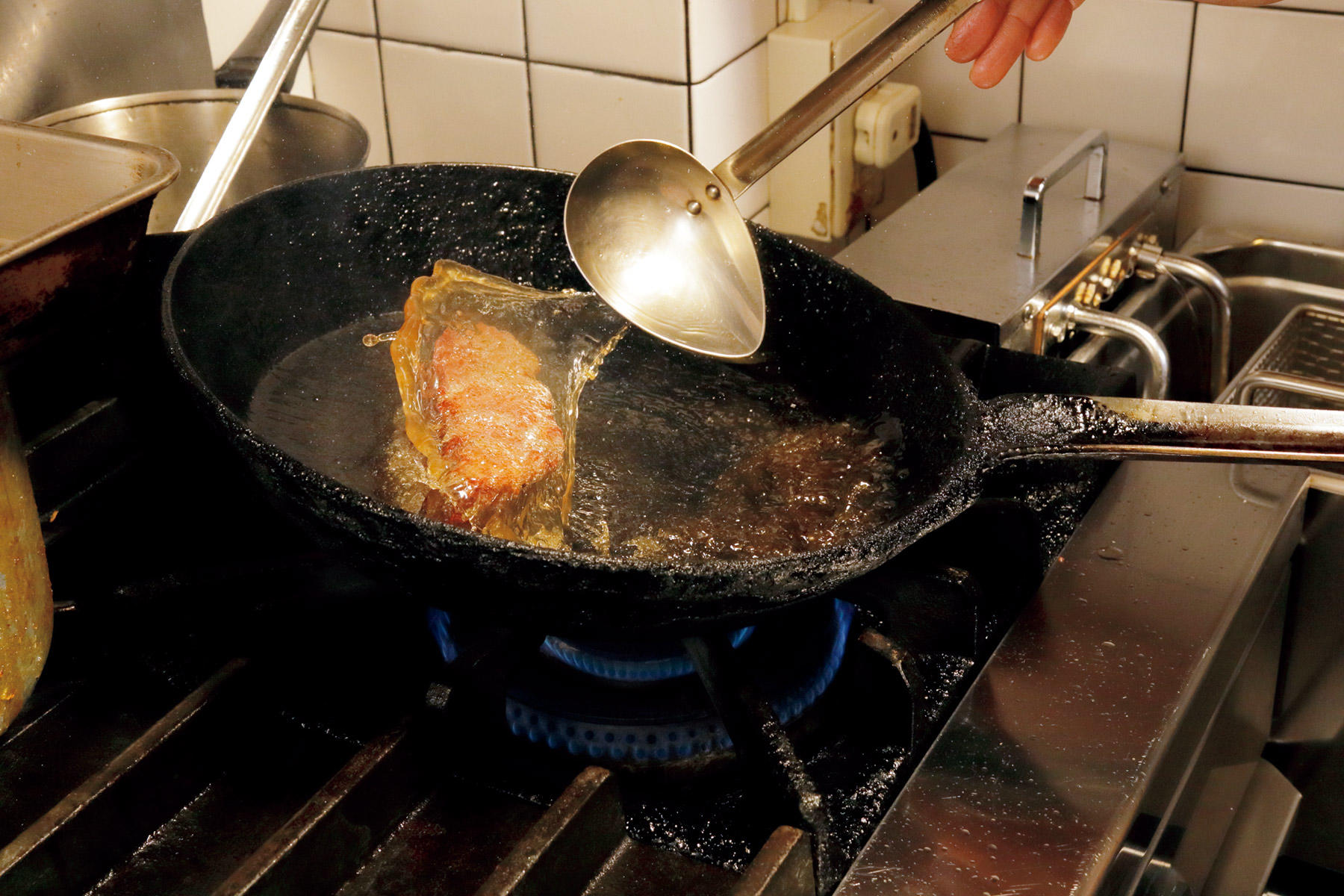 油をかけながら火を通す