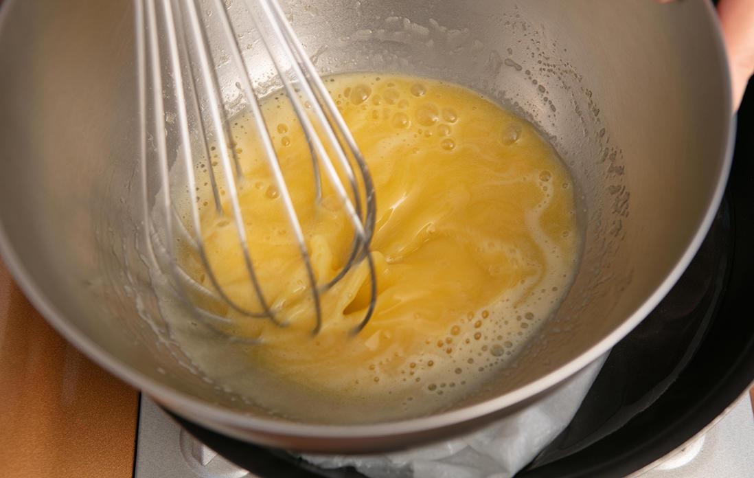 ひたすら混ぜて、とろみをつける。