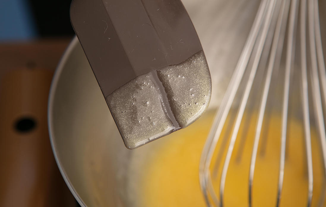 ひたすら混ぜて、とろみをつける。