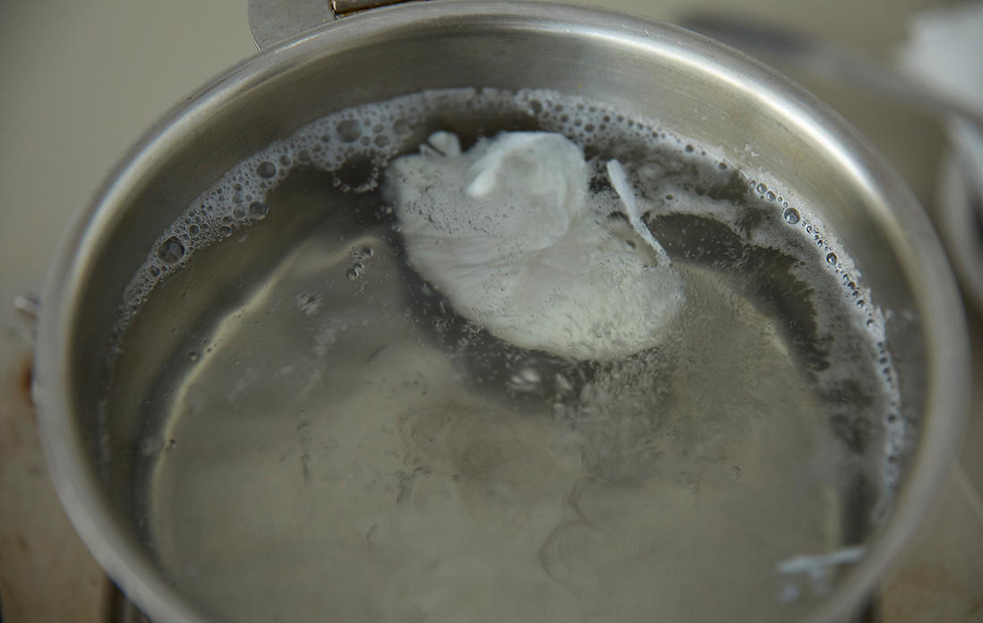 ポーチドエッグをつくる