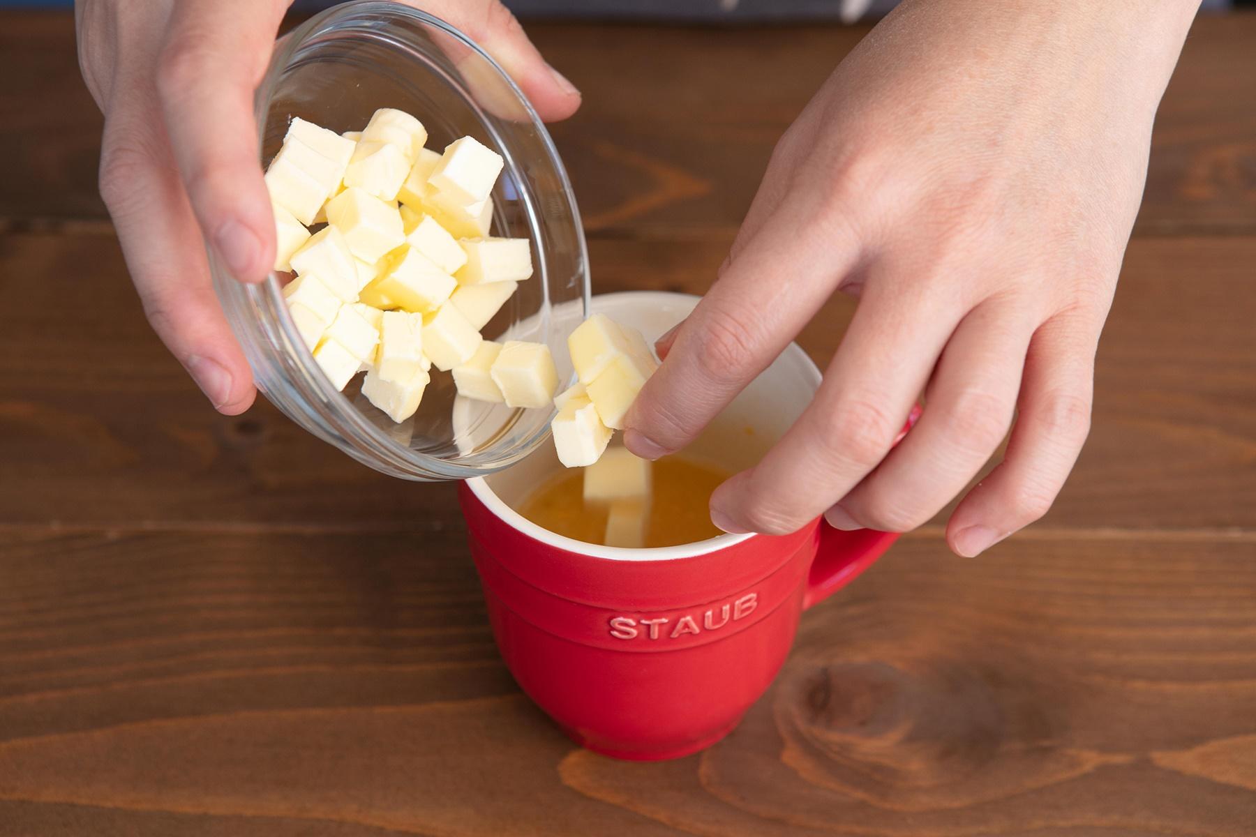 バターを加える