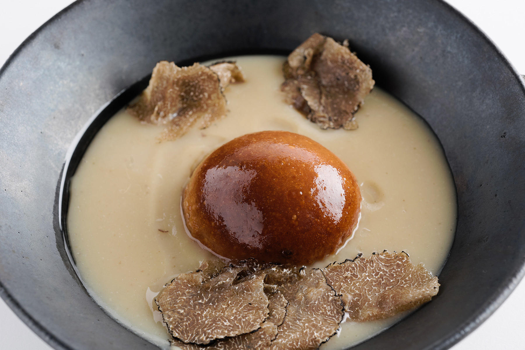 栗のババ とみつ金時のスープ 黒トリュフがけ