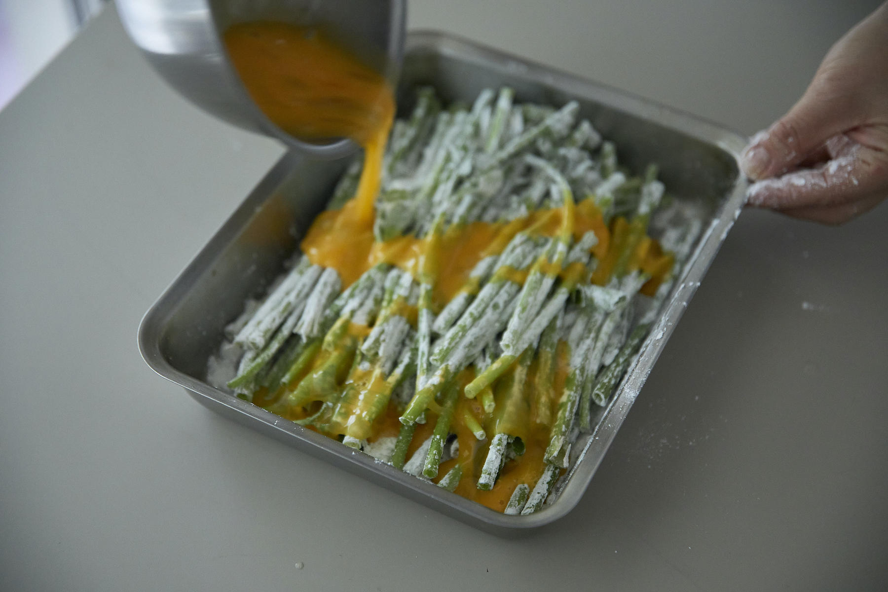 卵をまとわせる