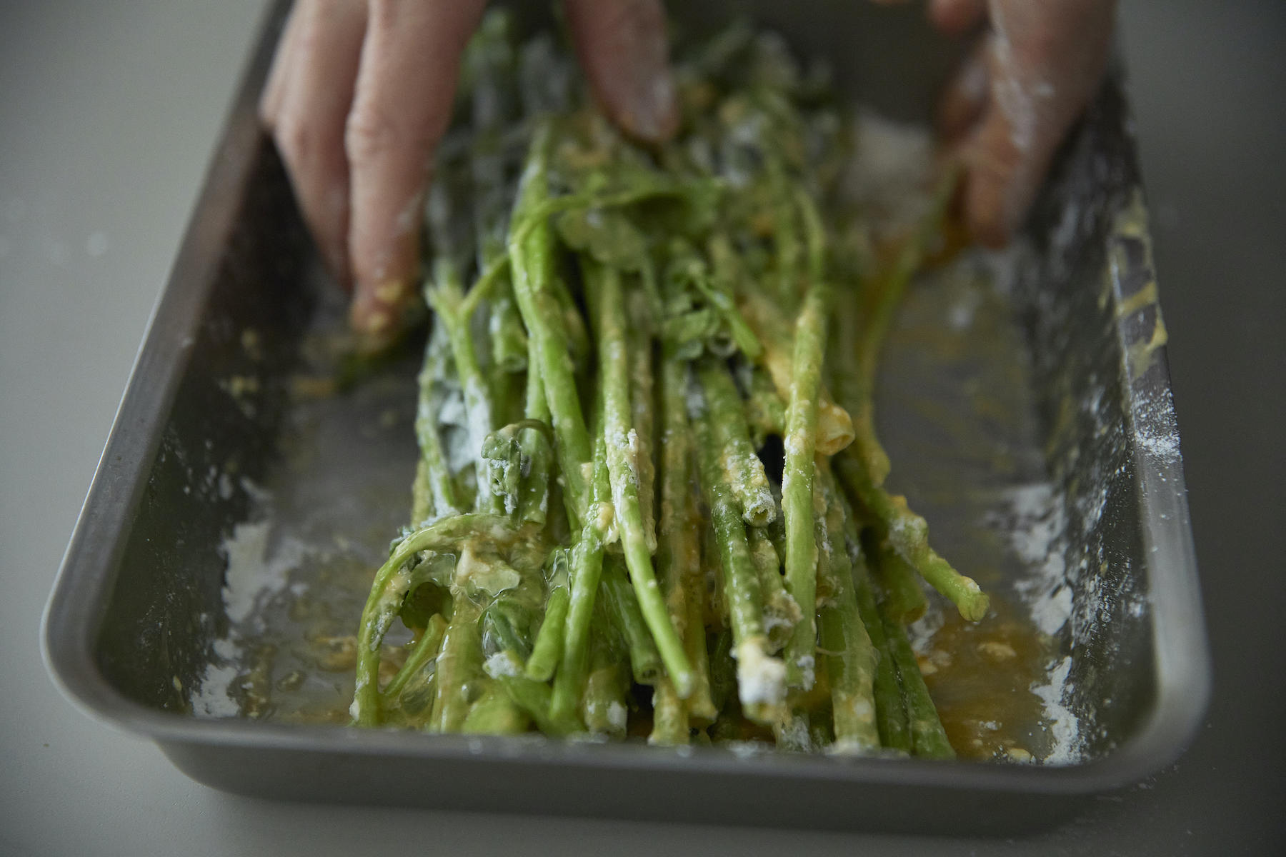 卵をまとわせる