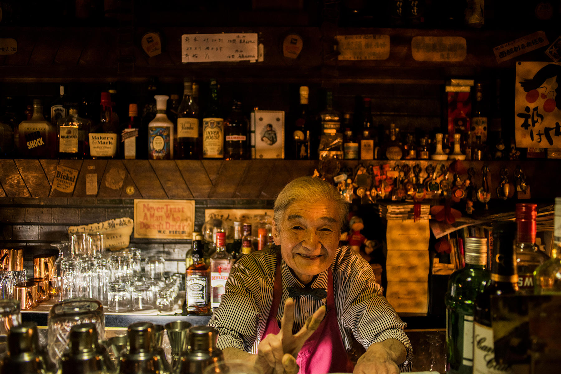 ピースする孝子さん