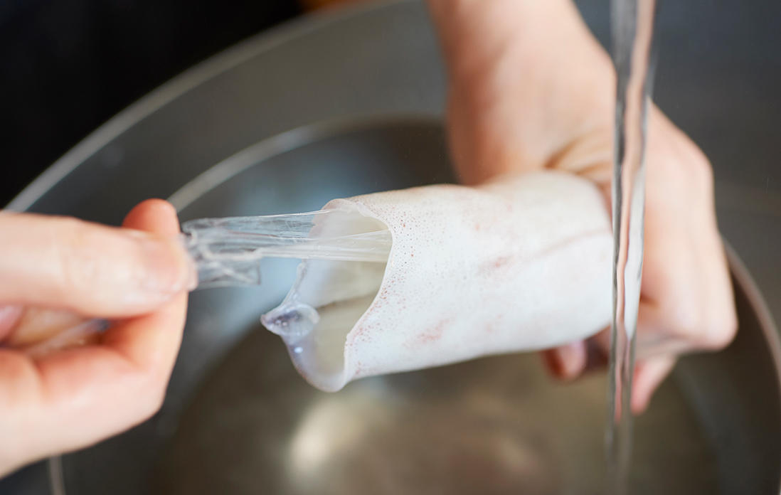 イカの下ごしらえ