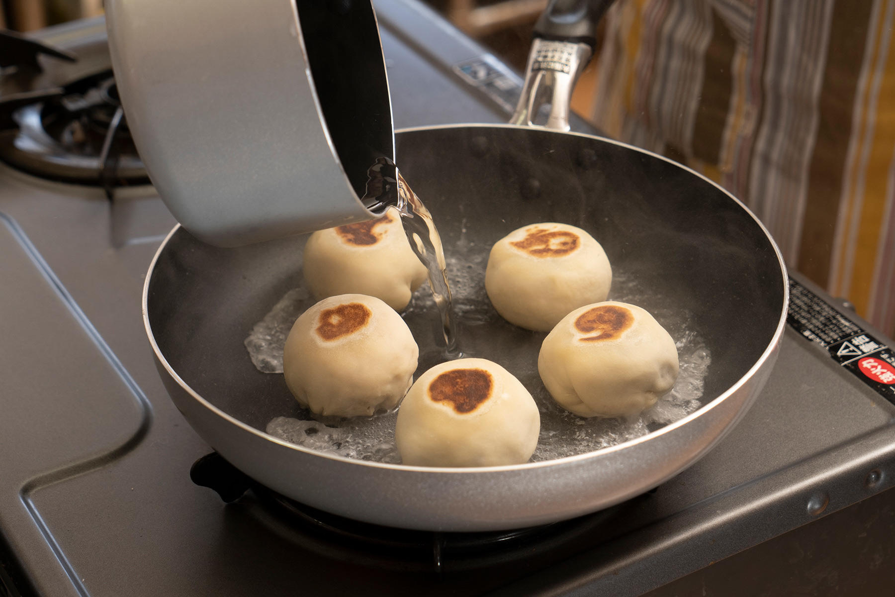 蒸し焼きにする