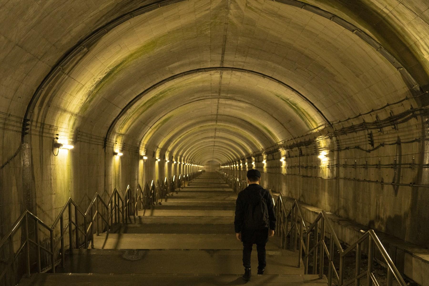 はるかな下り階段