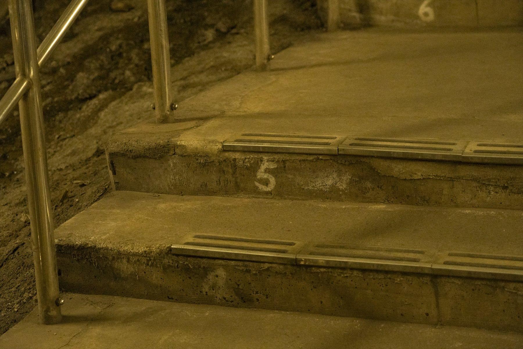 各段に数字がある