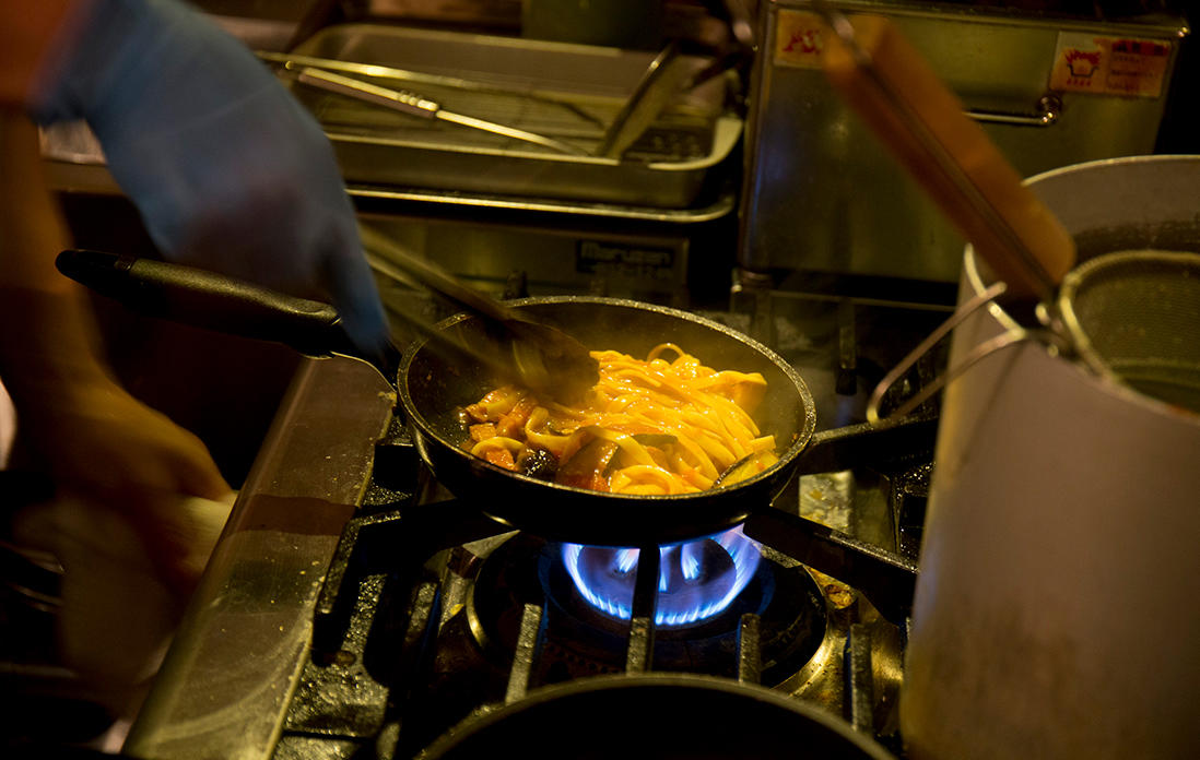 茄子とベーコンのトマトソースパスタ
