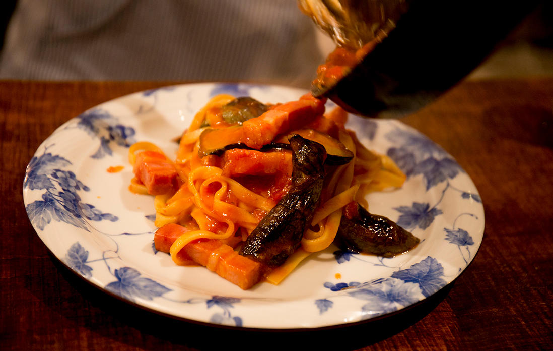 茄子とベーコンのトマトソースパスタ